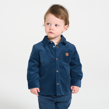 قميص من الثوب المخملي المضلع، باللون الأزرق البحري للأولاد الصغار